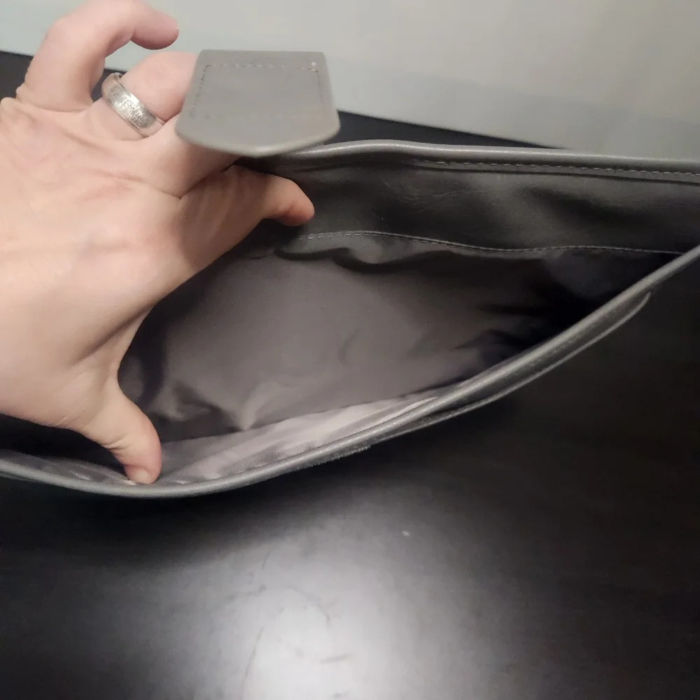 BEIS Silver Tablet Sleeve - Picture 8 of 13